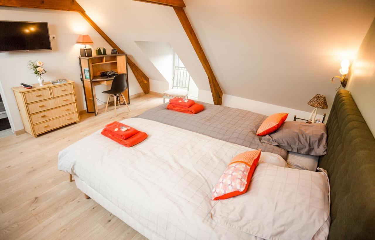 La Petite Maison Pres De L'Eglise Meillac エクステリア 写真