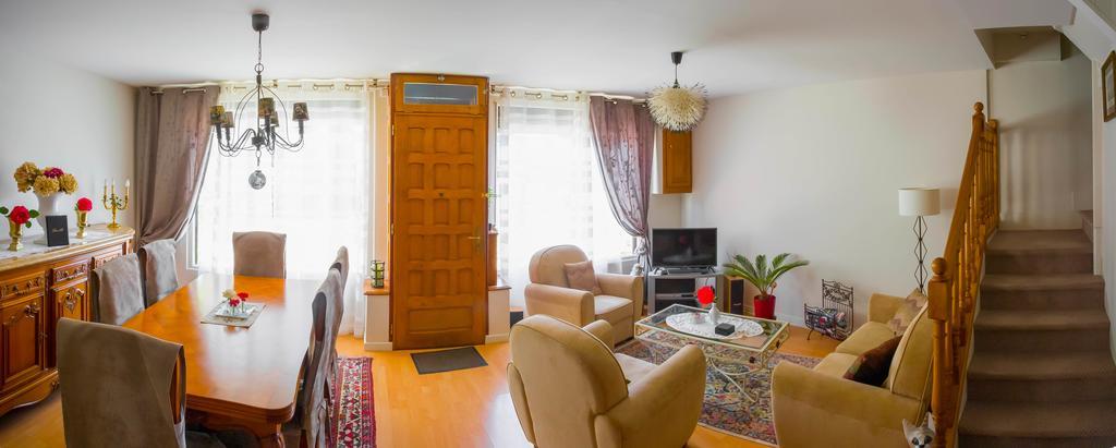 La Petite Maison Pres De L'Eglise Meillac エクステリア 写真