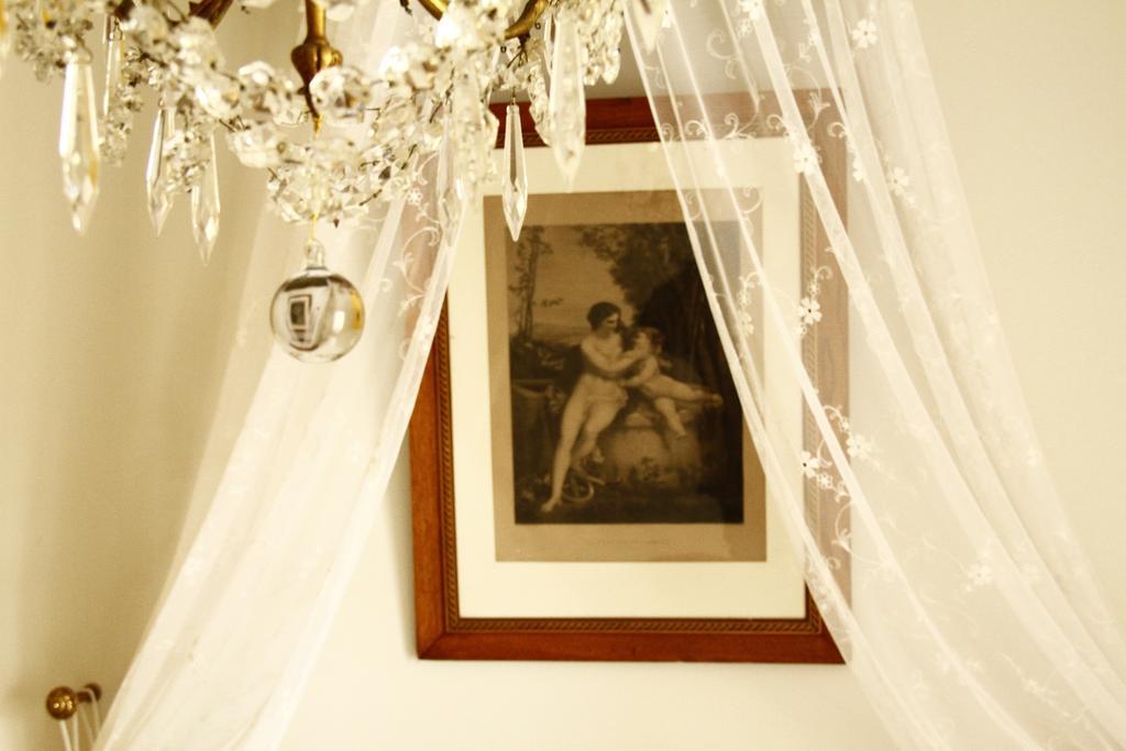 La Petite Maison Pres De L'Eglise Meillac エクステリア 写真